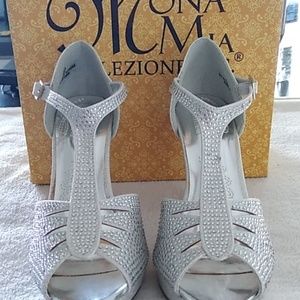 Silver rhinestone  dress shoe